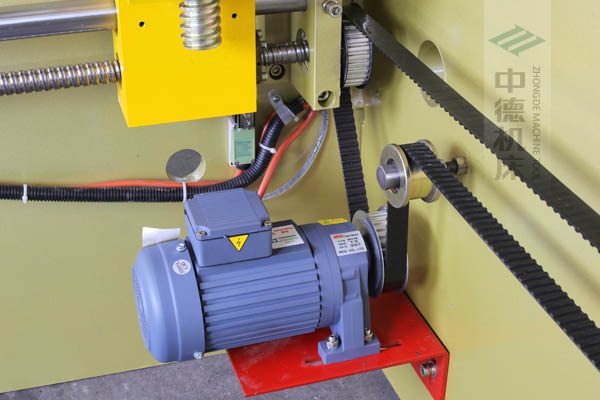 ZDP-4022強(qiáng)扭矩電機(jī)，后退料迅速，鋼絲同步帶精確更靜音.jpg
