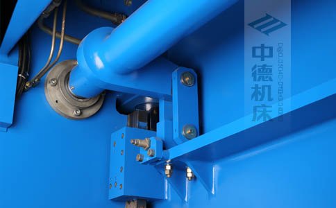 ZDPK-8025配有中德公司最新型扭軸同步裝置，強度高，能調(diào)節(jié)，專利技術(shù).jpg