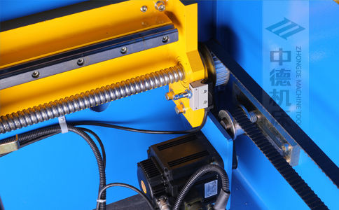 ZDPK-20032X軸配有滾珠絲桿及直線導(dǎo)軌，大功率伺服電機(jī)，鋼絲同步帶，能顯著提升X軸定位精度及速度 (2).jpg